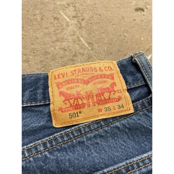 Levis 501 Jeans Mens 35x31 Medium Wash Blue Straight Leg Button Fly Distressed - Picture 13 of 16